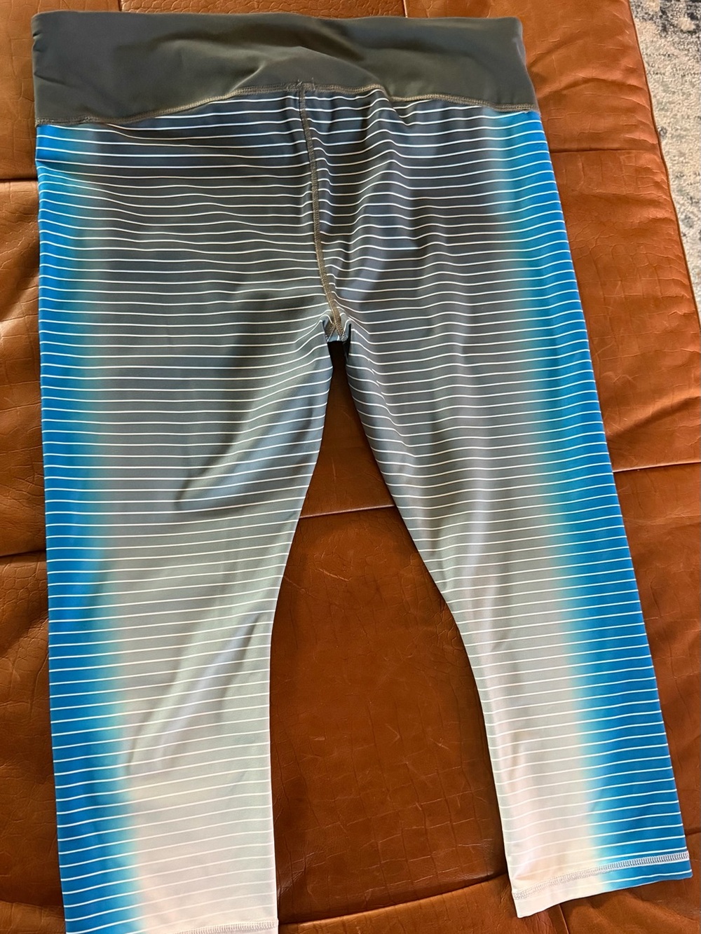 GAP Blue Gray Ombre Striped Capri Leggings Athletic XL